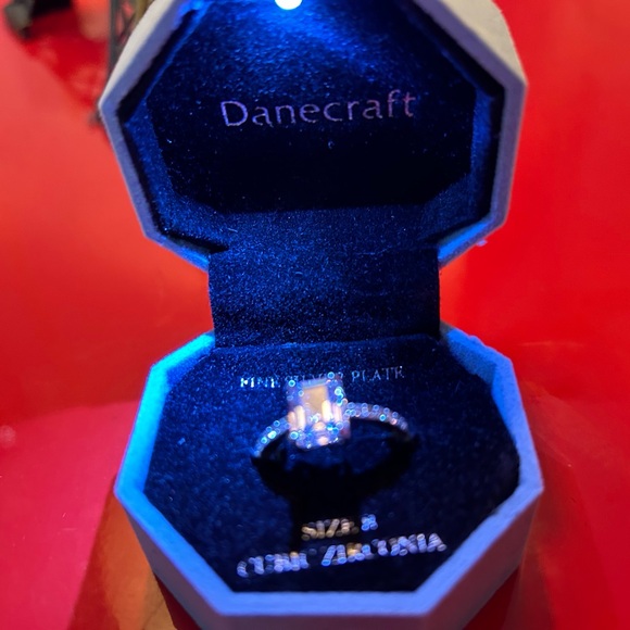 Zirconia Ring, Fine Silver Plate, Danecraft, Jewerly Box with LED light! Size 8. - Picture 8 of 8